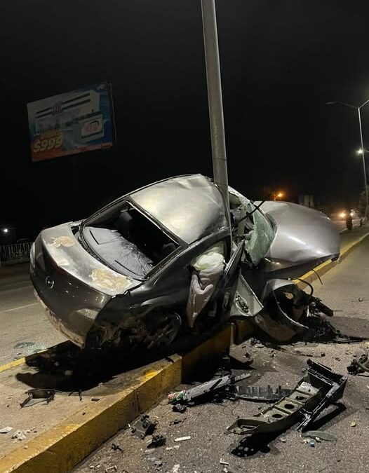 TRES LESIONADOS EN APARATOSO CHOQUE