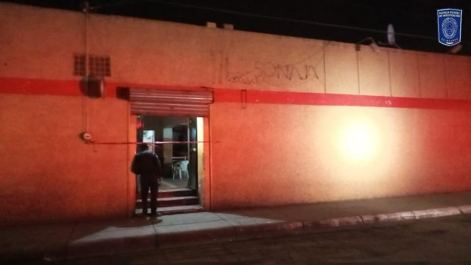 ACRIBILLAN A TRES EN BAR