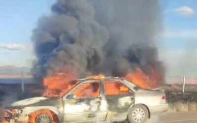 CARRETERA A SANTO TOMAS ARDE VEHICULO CONDUCTOR DE 82 AÑOS ILESO
