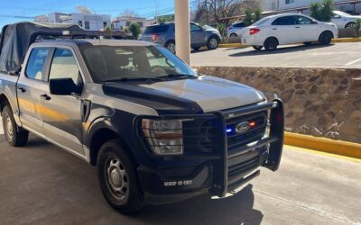 POLICIA APOYAN A MADRE CON BEBE QUE CONVULSIONABA